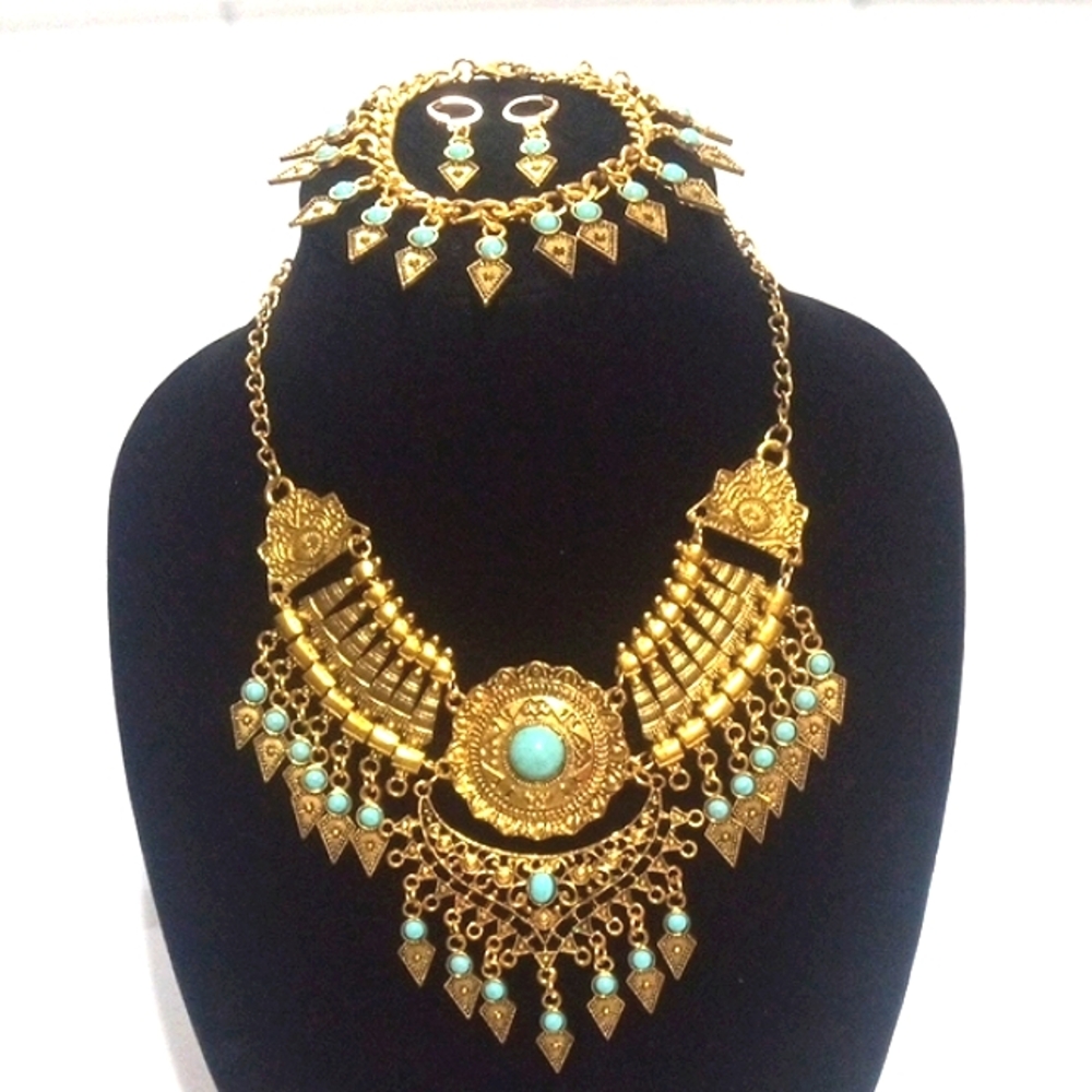 GOLDTONE AND TURQUOISE STATEMENT NECKLACE BRACELET & PIERCED EARRINGS SET NWOT